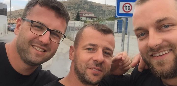 Na KAčku 10: Traja tridsiatnici idú zo Slovenska do Grécka na aute kúpenom za euro…