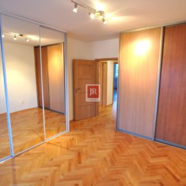 PREDANÝ: Predaj priestranného 3i bytu na sídlisku Stred v PB – komplet. rekonštrukcia – 83 m2.
