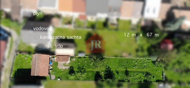 PREDANÝ: Pekný užší pozemok s kompletnými sieťami v zastavanej časti obce Teplička nad Váhom | 765 m2